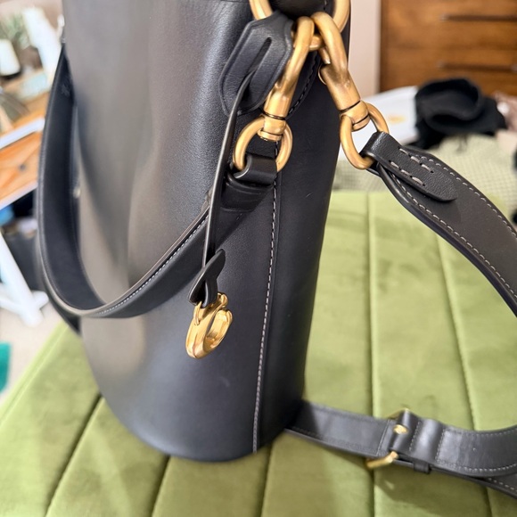 Coach 1941 Dakota Bucket Bag W Gold Accents - Picture 3 of 5